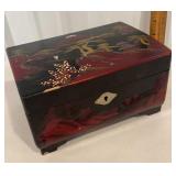 Beautiful oriental laquered jewelry box with hand