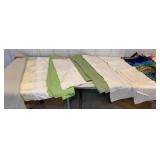Large lot of tablecloths and napkins - some