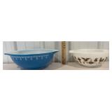 2 Pyrex bowls