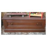 1 drawer low chest/bench