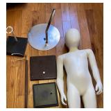 Mannequin and bases