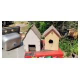 2 bird houses