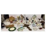 Box of misc small figurines, salt and pepper