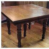 Square oak table w/5 leaves