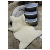 Set folding steps, dog bed, & hide