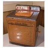 Wolverine Tin toy washing machine - brown