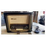 Grundig classic radio with compact antenna