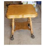 Oak claw and ball foot parlor stand.28x28x28