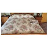 Bed spread and bed skirt. King size, Ralf Loren.