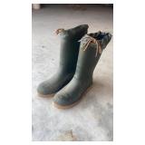 Ladies green rubber LL Bean boots - size 8