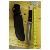 Large buck knife.