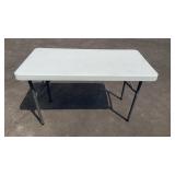 Foldable table with white top