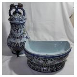 lavabo/wall fountain - needs repair - room 2