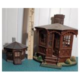 2 Replicas of Mark Twain