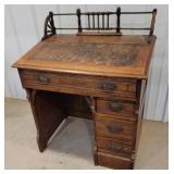 Slant front desk with gallery 30"21"31"