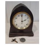 Seth Thomas mantle clock with key in pendulum -