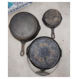 3 cast iron pans, lodge, Wagner, puritan