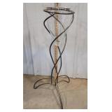 Floor vase with wire holder