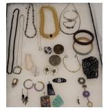 Tray of nice jewelry