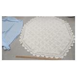 2 round table cloths