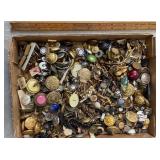 Box of buttons & cufflinks