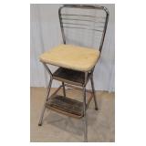 Retro lift top stool