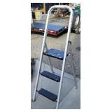 Aluminum step ladder