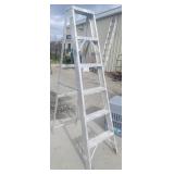 Aluminum step ladder