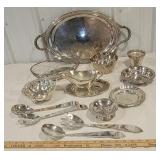 Box of beautiful silver serving items - Wallace,