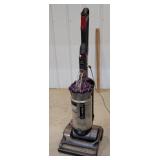 Dyson vacuum cleaner - needs cleaning but appears