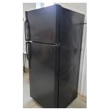 NICE GE refrigerator works great