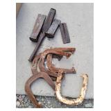 Splitting wedges and horse shoes