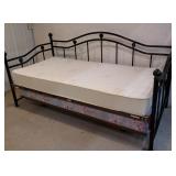 clean Trundle/day bed