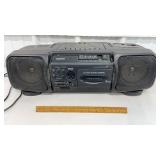 Sanyo cd/radio/cassette recorder - needs a little
