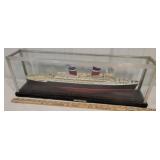 Ship model with nice case - United States