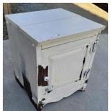 1 door white cabinet 15"15"18"