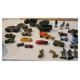 Box military toys, jeep, cars, etc...