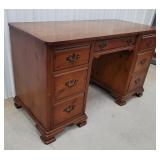 Knee hole Desk 50"23"30"