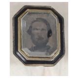 20K gold (Tested) photo brooch, Unknown