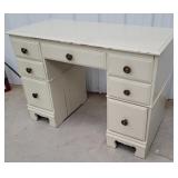 Painted knee hole desk 43"20"31"