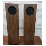 Pair tower speakers