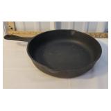 Cast iron fry pan