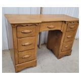 Maple knee hole desk 46"19"30"