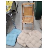 Wooden folding chair and six nice cushions