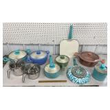 NICE set of colorful pots & pans - Wolfgang Puck,