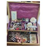 Vintage jewelry box W/orig key full
