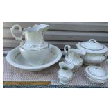 Boudoir set - The US pottery company - chamber