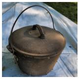Footed Cast iron pot with lid 9" 7"t