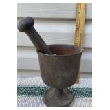 Cast iron morter & pestle