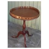 Vintage Mahogany Queen Anne Gallery Occasional